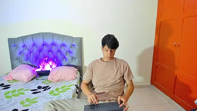 AgarEvans online show from October 10, 2025, 6:53 pm