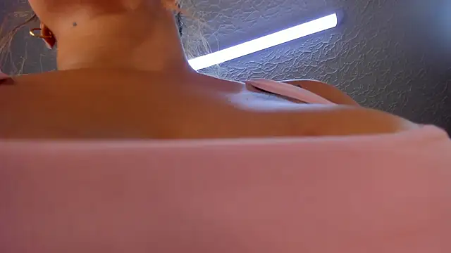 mia 18v online show from March 15, 2025, 2:14 am