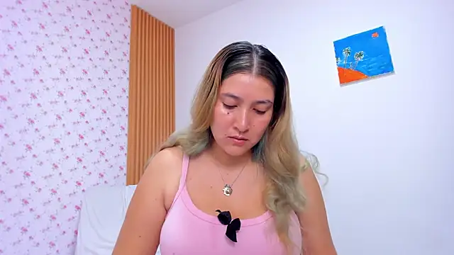 Soyqueen online show from April 17, 2026, 3:20 am