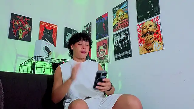 Snapshot of GaelOconner chatting on October 28, 2025, 11:25 pm GaelOconner online show from October 28, 2025, 11:25 pm