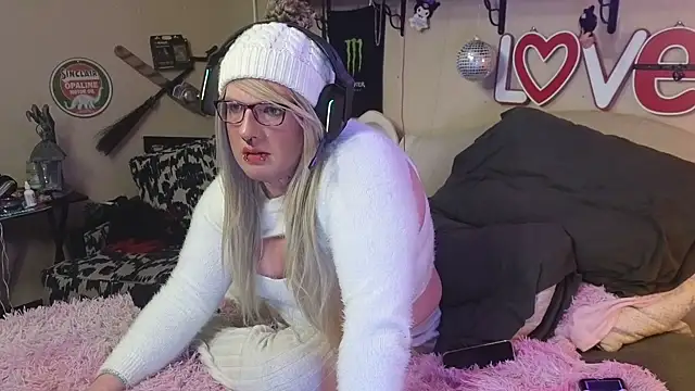 Blakelytgirl online show from February 6, 2025, 5:40 pm