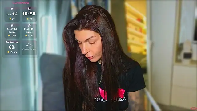 tattooedBabyy online show from April 18, 2026, 9:11 am