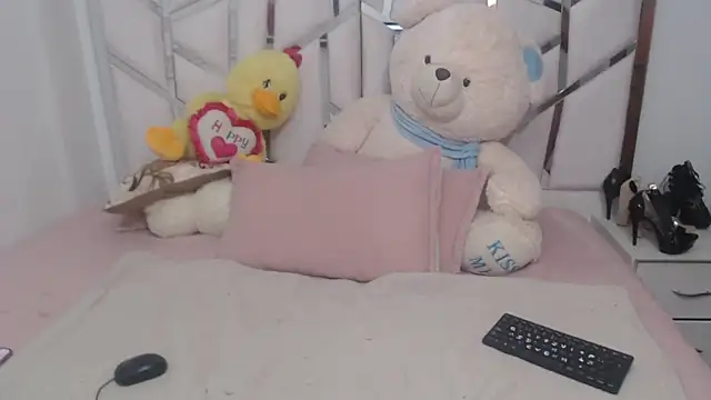 celestesouzalatin online show from December 18, 2025, 2:16 am