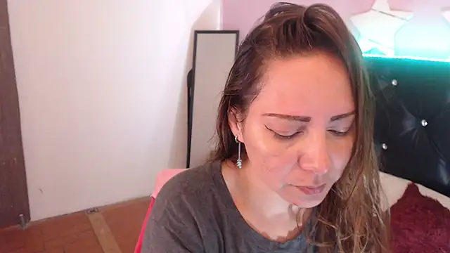 camila delarosa online show from October 18, 2025, 12:29 pm