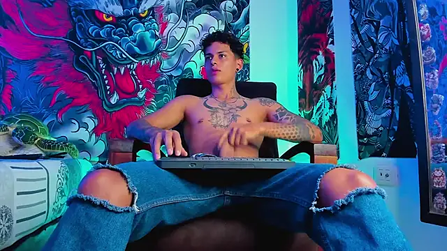 Maxi Gray online show from September 25, 2025, 3:23 am