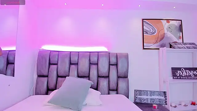 martina mancini online show from September 24, 2025, 1:39 pm