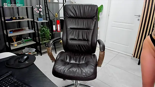 Snapshot of fireflowers_ chatting on February 20, 2025, 2:18 am fireflowers online show from February 20, 2025, 2:18 am