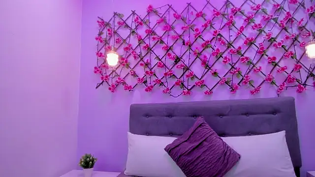 Oriana Guzman online show from March 6, 2025, 12:30 pm