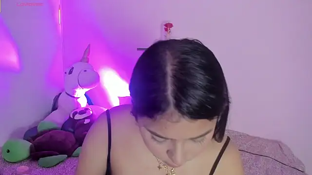 Oriana Guzman online show from November 10, 2025, 1:54 am