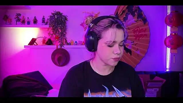 albaismynameX online show from March 4, 2026, 12:13 pm