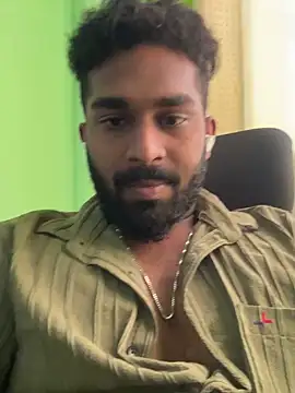 Snapshot of Handsomehunk_4U chatting on December 18, 2024, 4:09 am Handsomehunk 4U online show from December 18, 2024, 4:09 am