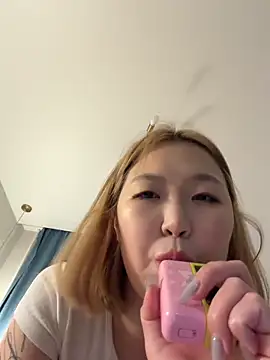 Snapshot of Aiko_Yumi chatting on June 11, 2026, 8:06 pm Aiko Yumi online show from June 11, 2026, 8:06 pm