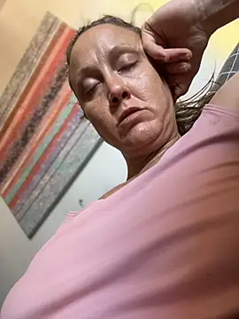 Snapshot of SexyB214 chatting on September 24, 2025, 8:04 pm SexyB214 online show from September 24, 2025, 8:04 pm