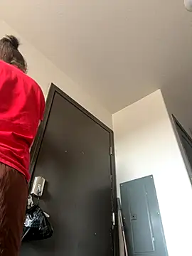 Snapshot of SexyB214 chatting on November 3, 2025, 8:34 pm SexyB214 online show from November 3, 2025, 8:34 pm