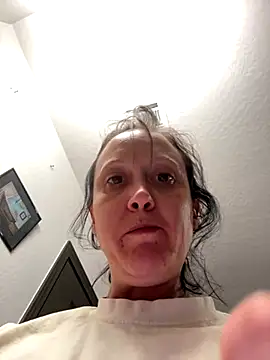 Snapshot of SexyB214 chatting on October 6, 2025, 8:09 pm SexyB214 online show from October 6, 2025, 8:09 pm