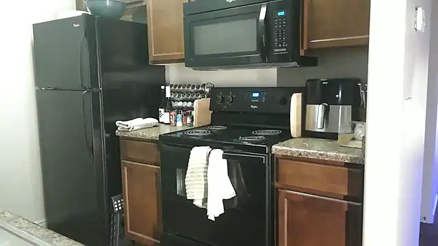 NatalieKneals online show from February 12, 2025, 7:02 am