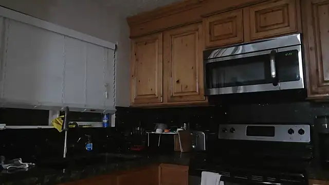 NatalieKneals online show from March 9, 2025, 7:23 am