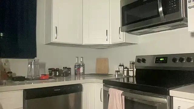 NatalieKneals online show from January 17, 2026, 4:38 am