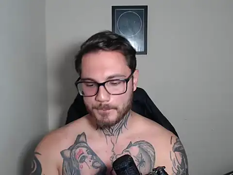 Snapshot of clark_r chatting on June 12, 2026, 12:08 am clark r online show from June 12, 2026, 12:08 am