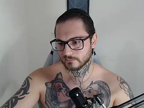 Snapshot of clark_r chatting on May 26, 2026, 11:14 pm clark r online show from May 26, 2026, 11:14 pm