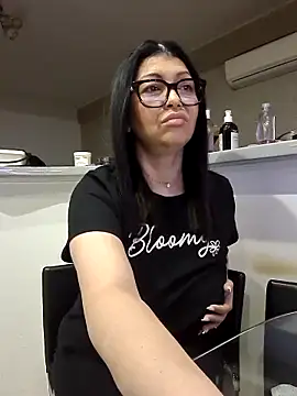 Milf Abigail online show from September 27, 2025, 1:23 am