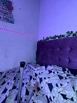 Snapshot of alondra_darling chatting on September 18, 2025, 8:34 pm alondra darling online show from September 18, 2025, 8:34 pm