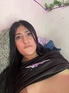 Snapshot of alondra_darling chatting on February 11, 2025, 10:07 pm alondra darling online show from February 11, 2025, 10:07 pm