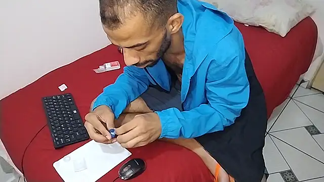 UncutToyBoy23cm online show from March 11, 2025, 4:08 am