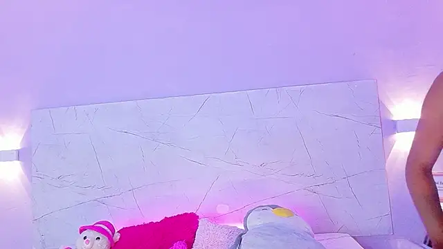 AbrilBrent online show from November 24, 2025, 8:20 pm