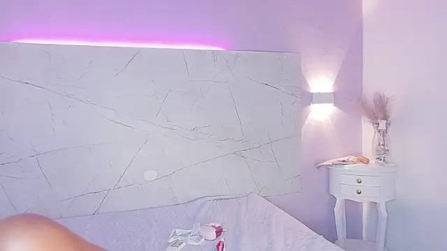 AbrilBrent online show from November 6, 2025, 7:51 pm