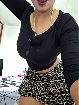 gatadeojosclaros online show from March 27, 2026, 3:15 am