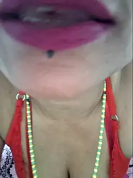 gatadeojosclaros online show from October 9, 2025, 3:51 am