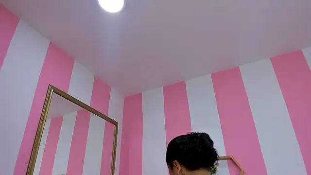 ISABELLA 020 online show from December 17, 2025, 1:05 pm