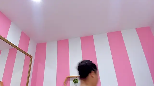 ISABELLA 020 online show from September 10, 2025, 1:10 pm