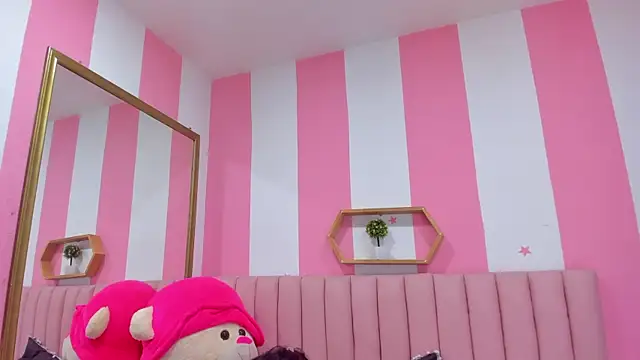 ISABELLA 020 online show from October 1, 2025, 12:42 pm