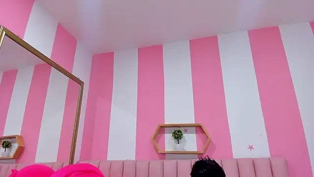 ISABELLA 020 online show from September 23, 2025, 1:29 pm