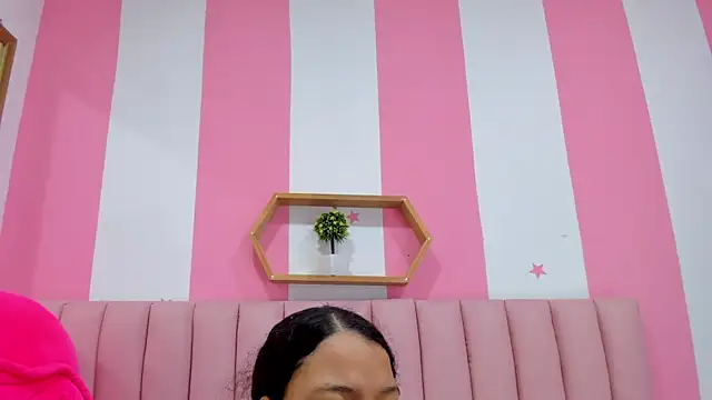 ISABELLA 020 online show from September 18, 2025, 12:52 pm