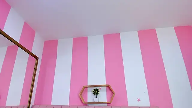 ISABELLA 020 online show from April 13, 2026, 12:09 pm