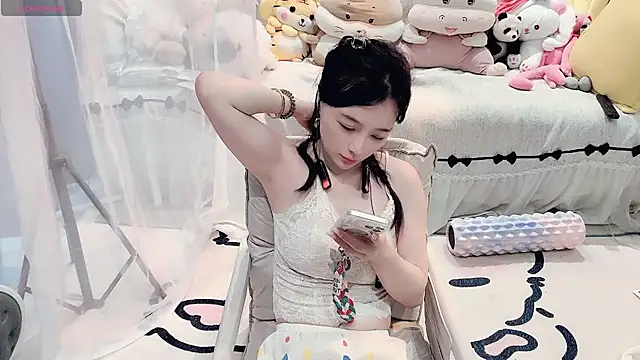 Snapshot of AKiKi711 chatting on July 9, 2026, 4:57 am AKiKi711 online show from July 9, 2026, 4:57 am