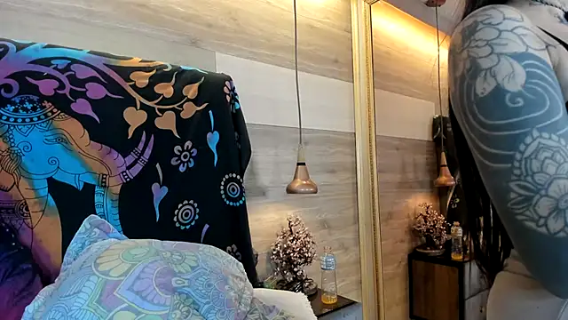 Cori Paige online show from September 17, 2025, 4:03 am