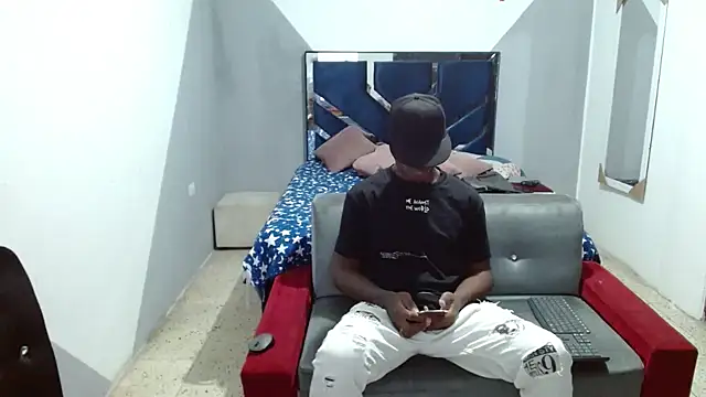 MiguelAngelxl online show from October 22, 2025, 5:18 am