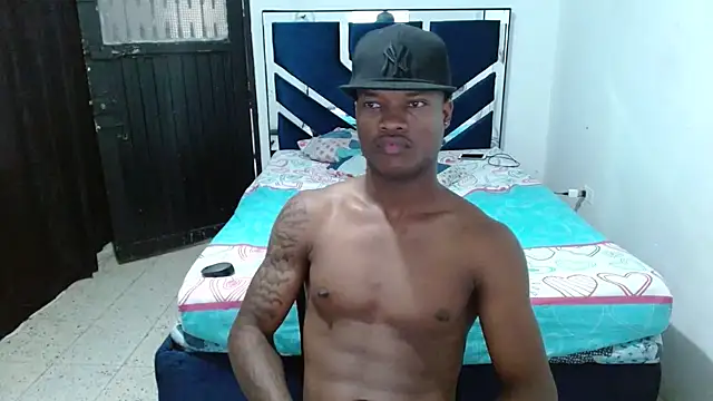 MiguelAngelxl online show from September 30, 2025, 2:34 pm