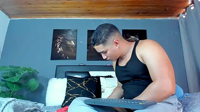 Snapshot of francesco_evan chatting on October 26, 2025, 6:08 pm francesco evan online show from October 26, 2025, 6:08 pm