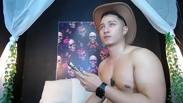 Snapshot of francesco_evan chatting on February 13, 2025, 3:56 pm francesco evan online show from February 13, 2025, 3:56 pm