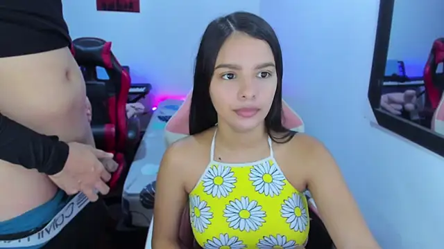 jessi and boy online show from November 17, 2025, 3:05 pm