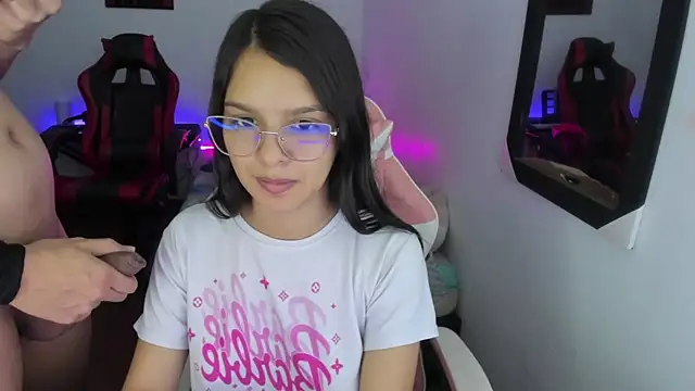 jessi and boy online show from December 15, 2025, 7:09 pm