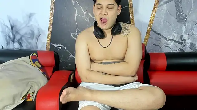 jessi and boy online show from September 24, 2025, 9:10 pm