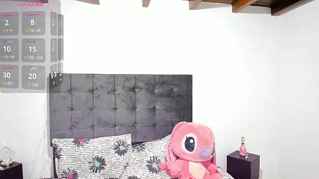 Kylie2211 online show from October 31, 2025, 11:40 am