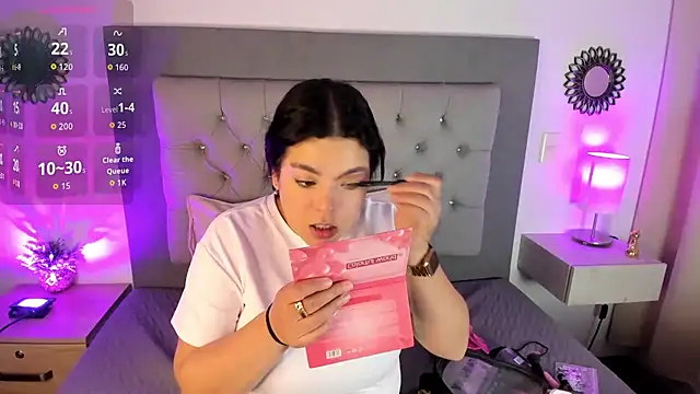 Kylie2211 online show from October 10, 2025, 3:18 am