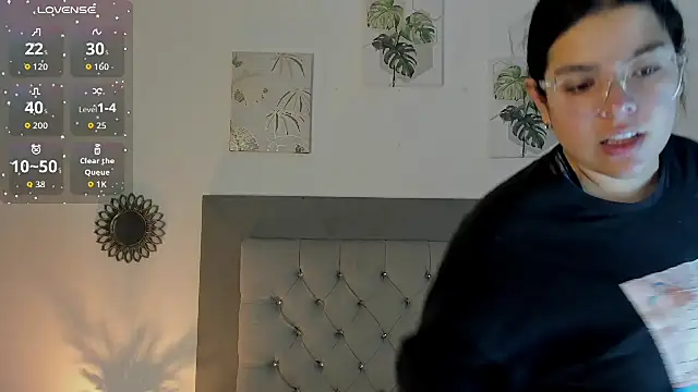 Kylie2211 online show from September 20, 2025, 2:05 am